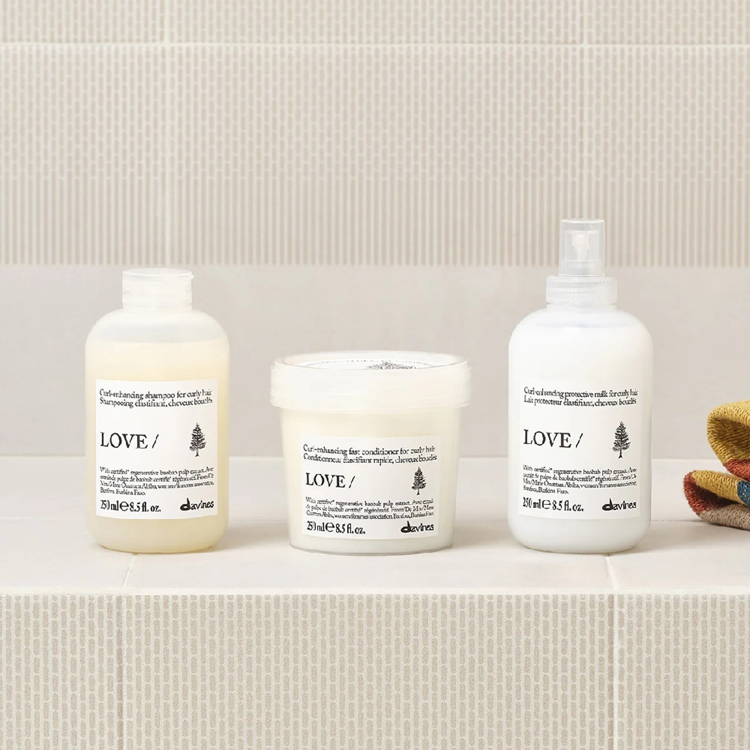 Набір для хвилястого та пористого волосся Davines LOVE Curl BOX