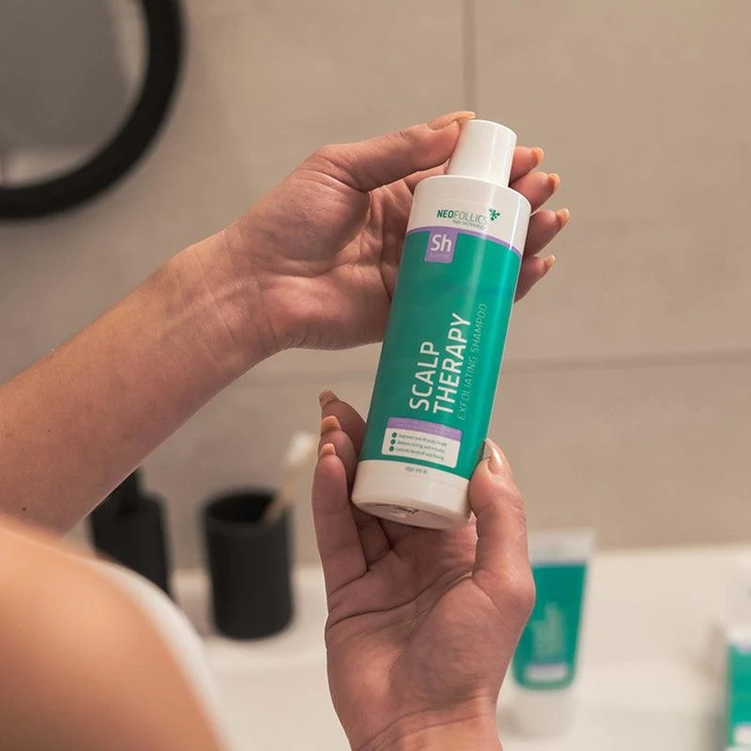 Отшелушивающий шампунь для кожи головы Neofollics Scalp Therapy Exfoliating Shampoo