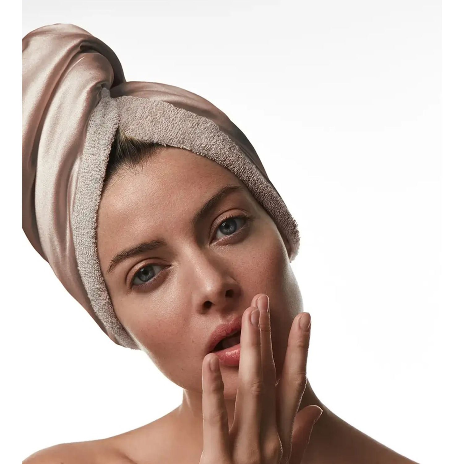 Шелковое полотенце-тюрбан с бахромой Mon Mou Soft Silk Turban Beige