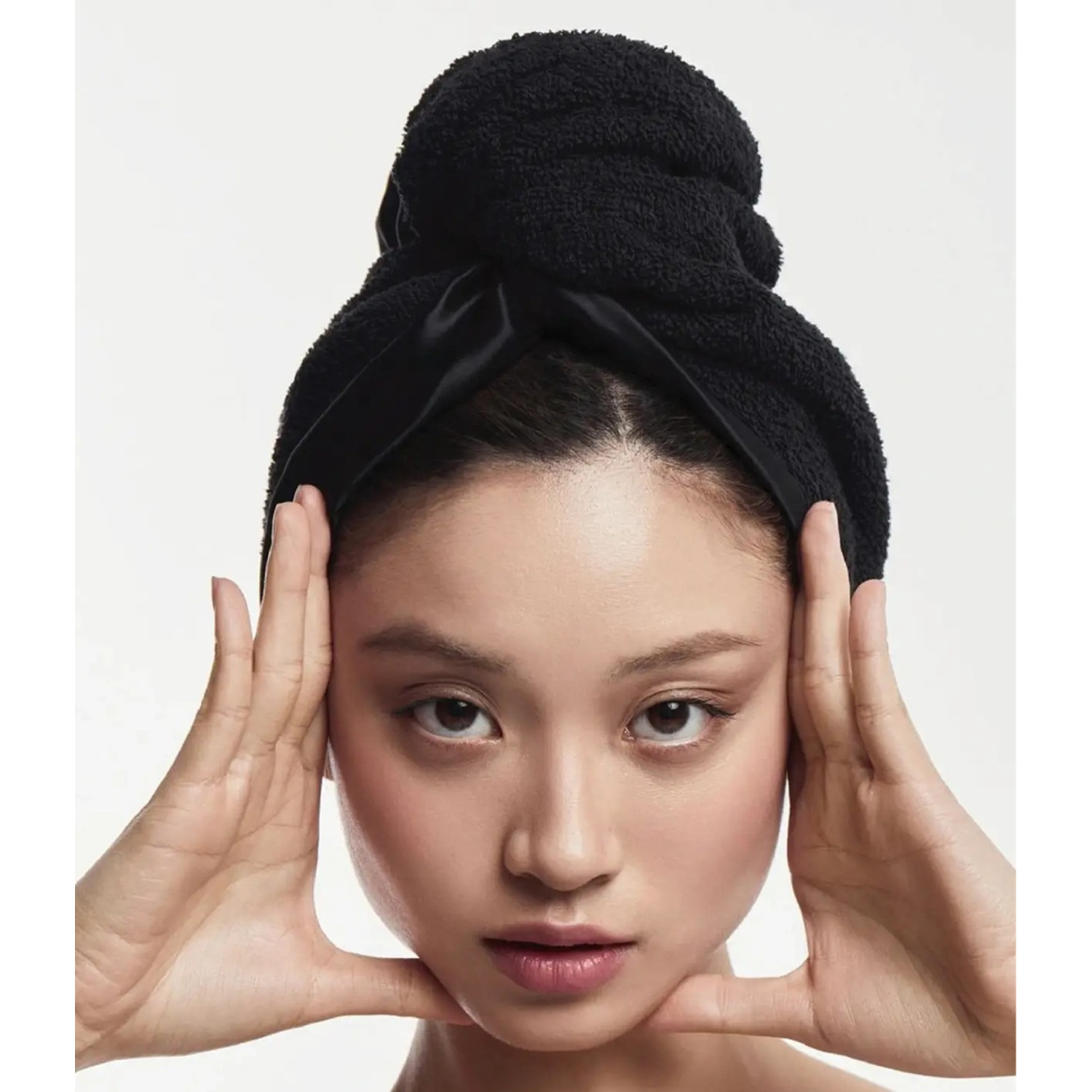 Шелковое полотенце-тюрбан с бахромой Mon Mou Soft Silk Turban Black